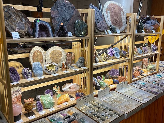 Gem, Mineral & Lapidary Store in Ohio - V-Rock Shop