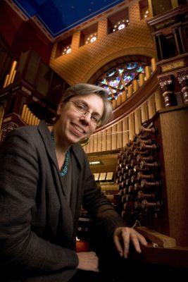 Organist Gail Archer Performs in Hoover 2/28